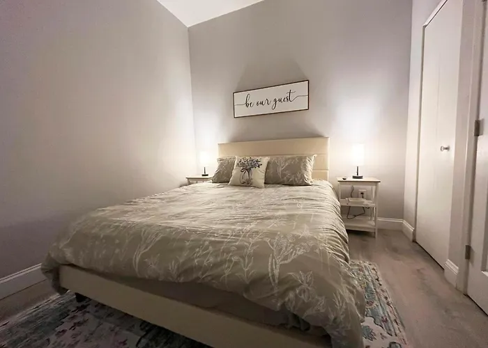 Local Modern Getaway - Ground Floor